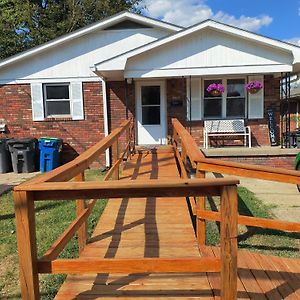 Accessible Art Bungalow Apartment Evansville Exterior photo