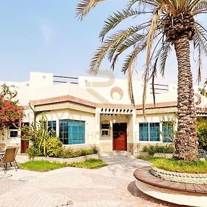 Experience Emirati Living At Our Villa In Mirdif Dubai Exterior photo