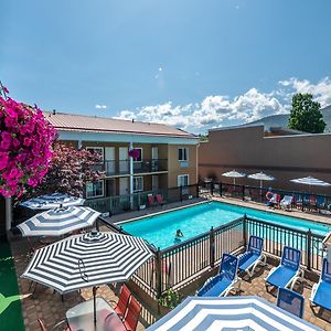 Sahara Courtyard Inn Penticton Exterior photo