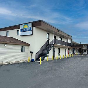 Days Inn By Wyndham Wheatland Exterior photo