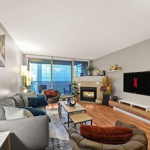 Premier Condo By Rogers Arena 3Br W Free Parking Vancouver Exterior photo