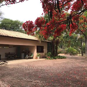 Loft Em Chacara Espirito Santo Hotel Espirito Santo do Pinhal Exterior photo