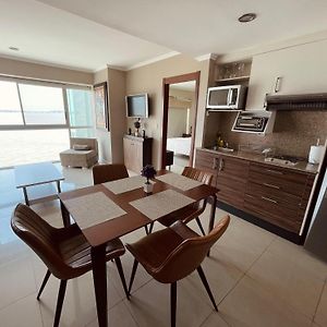 Suite Frente Al Rio En Puerto Santa Ana Riverfront Guayaquil Exterior photo