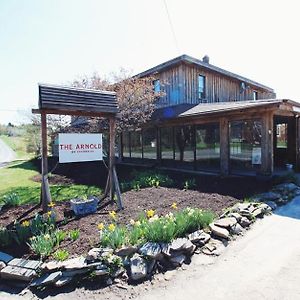 The Arnold House Hotel Livingston Manor Exterior photo