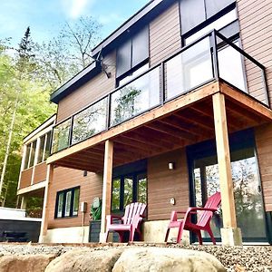 Panoramic Lakefront Chalet With Hot Tub & Firepit Chertsey Exterior photo