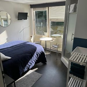 Peaceful Room On A Houseboat In The City Centre Amsterdam Exterior photo