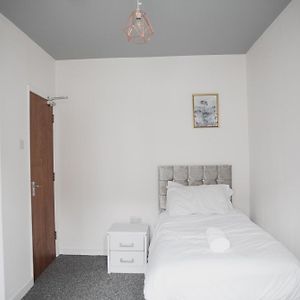 Room In Guest Room - Big Single Room Near City Leicester Exterior photo