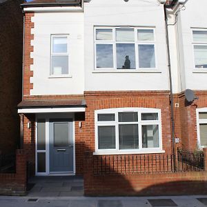 Stylish 4 Bedroom House In Twickenham Exterior photo