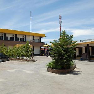 Grand Sari Hotel Padang  Exterior photo