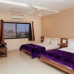 Kesar Residency Hotel Khandwa Exterior photo