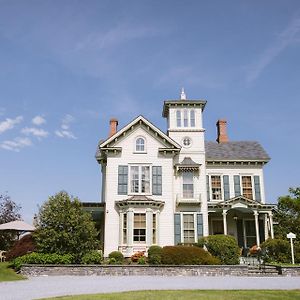 Jedediah Hawkins Inn Jamesport Exterior photo