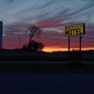 Russell'S Motel Caribou Exterior photo