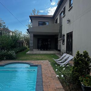 Fourways Luxurious 5-Bed Home Sandton Exterior photo