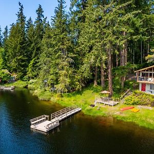 Goss Lake Getaway By Avantstay Lakefront Escape Langley Exterior photo