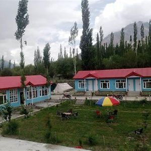 Khosar Glacer Hotel And Restourent Shigar Exterior photo