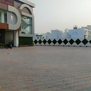 Hotel Manglam Roorkee Exterior photo