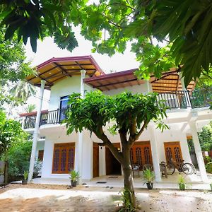 Lake Lower Hotel & Yala Safari Tissamaharama Exterior photo