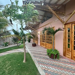 Sirena'S Beach And Surf Club Hotel Canoa Exterior photo