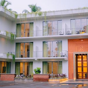 Ranowell Hotel Negombo Exterior photo