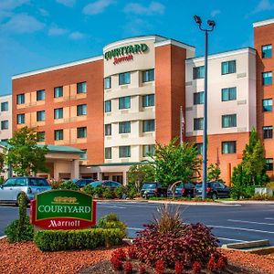 Courtyard Greensboro Airport Hotel Exterior photo