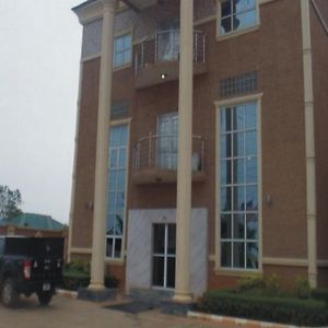 Room In Lodge - Sheriffyt Royale Hotel And Suites Ikorodu Exterior photo