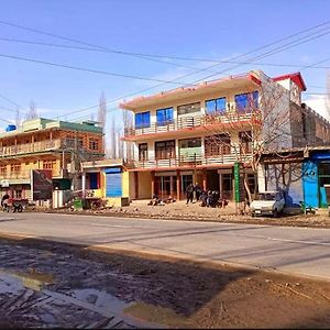 Yazgar Residency Skardu Hotel Exterior photo