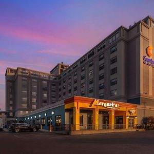 Comfort Inn & Suites Logan International Airport Revere Exterior photo