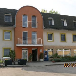 Hotel Zimni Stadion Nymburk Exterior photo