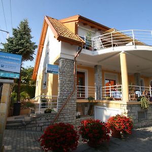 Apartman Vitorlas Vendeghaz Hotel Balatonfured Exterior photo