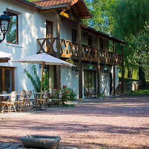 La Ferme Aux Biches Bed & Breakfast Commelle-Vernay Exterior photo