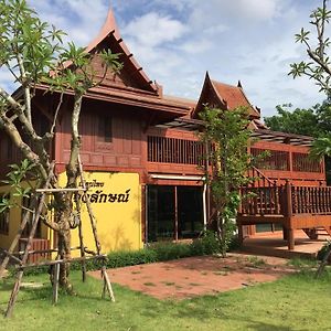 Ruen Thai Jong Lux Hostel Phitsanulok Exterior photo