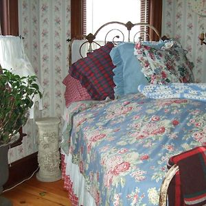 Enchanted Nights Bed & Bath Kittery Room photo