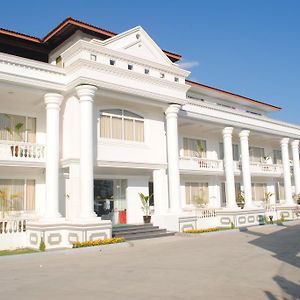 Royal Lotus Hotel Naypyidaw Exterior photo