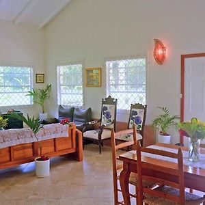 The Yellow Palm Villa Soufriere Room photo