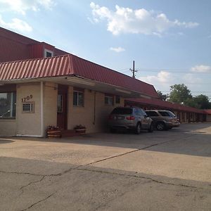 Deluxe Inn Lawton Exterior photo