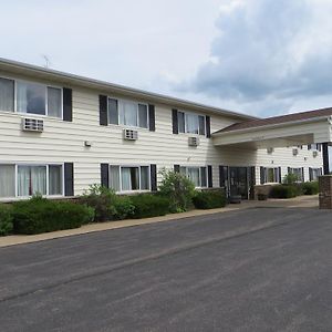 Amerivu Inn Prentice Exterior photo