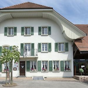 Auberge De La Croix Blanche Hotel Villarepos Exterior photo