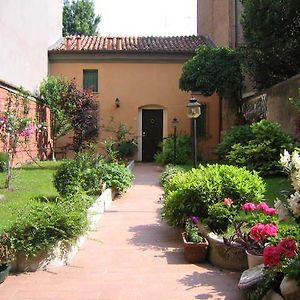 Il Giardino Fiorito Bed & Breakfast Ferrara Exterior photo