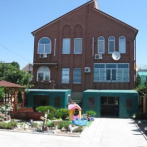 Super Comfort Guest House Berdiansk Exterior photo