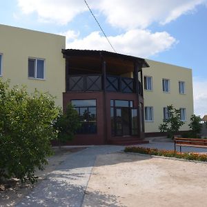 Leto-Arabatka Resort Genicheskaya Gorka Exterior photo