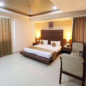 Oyo Rooms Limda Chowk II Rajkot Exterior photo