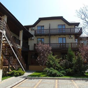 Guest House On Pervomayskaya Berdiansk Exterior photo