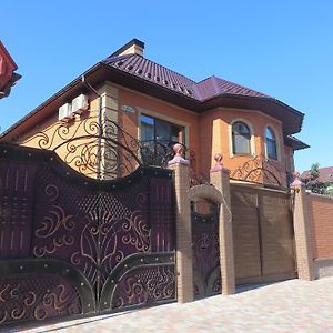 Guest House - Italiyska Street Berdiansk Exterior photo