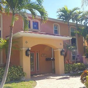 Coconut Villas Of Dunedin Exterior photo