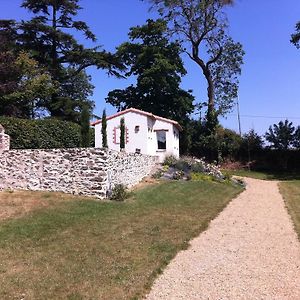 Domaine Du Chene Crucy Bed & Breakfast Liré Exterior photo