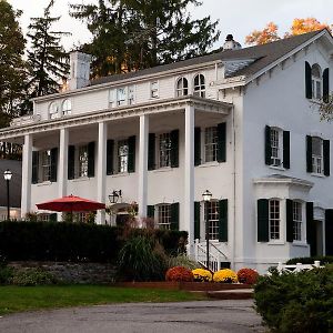 Le Chambord Hotel Hopewell Junction Exterior photo