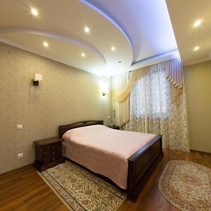 Royal Hotel Zaporizhia Room photo