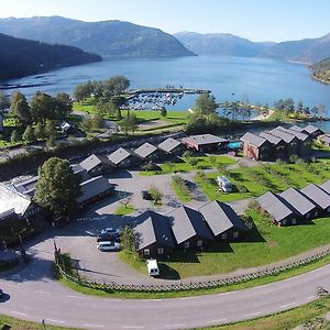 Mikkelparken Ferietun Hotel Kinsarvik Exterior photo