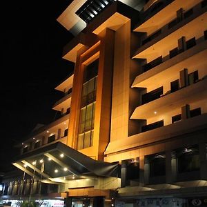 Hotel Kini Pontianak Exterior photo