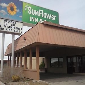 Sunflower Inn & Suites - Garden City Exterior photo